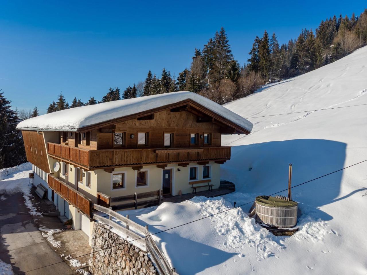 Chalet In Hopfgarten In Brixental With Hot Tub Villa Hopfgarten im Brixental Exteriör bild